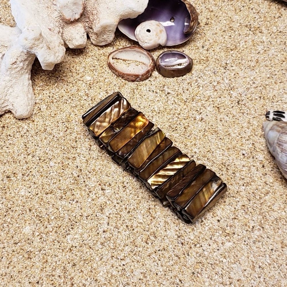 Seashell Stretchy Bracelet in Brown Tones